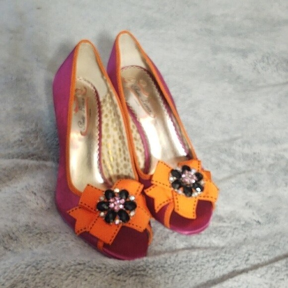 Elegant Pink and Orange Heels - Picture 2 of 11